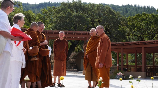 Ajahn Pasanno greets Dhammadharini nuns